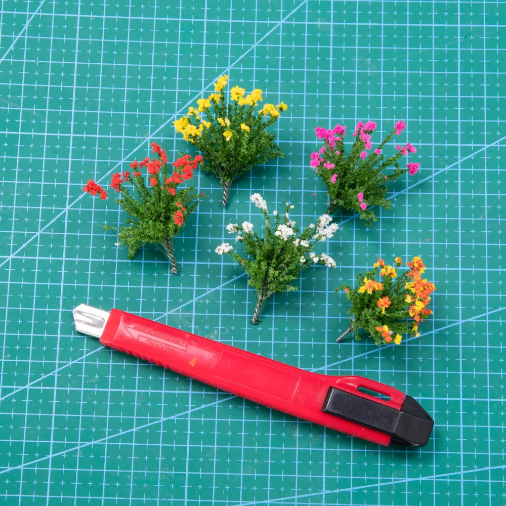 Various plants and flowers, H0 scale, 3 pieces