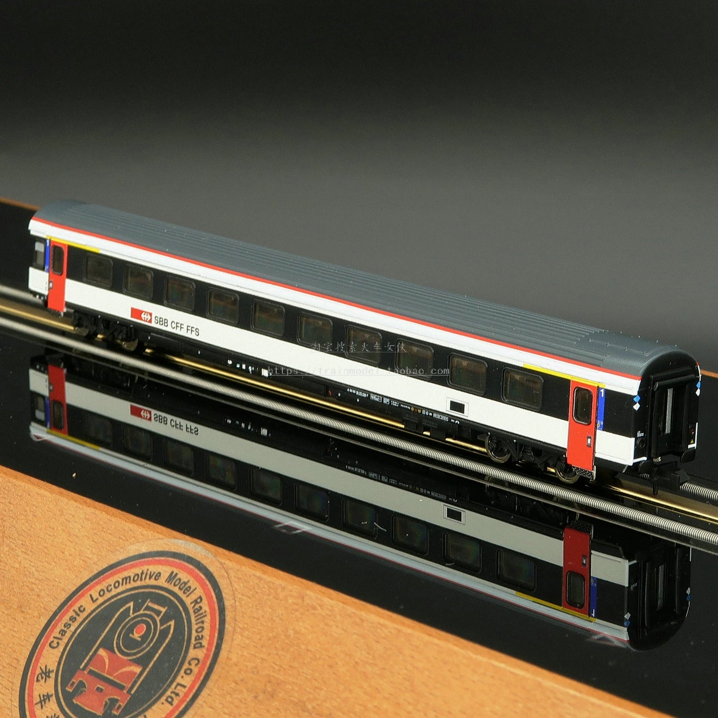 FLEISCHMANN coral type SBB first class car, N scale - 1/160 